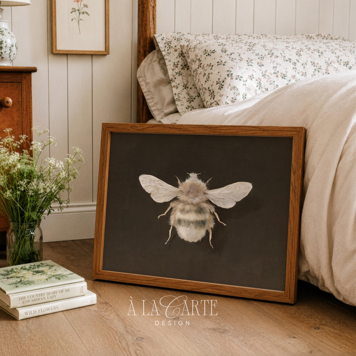 Antique bee study picture instant download — dark academia artwork featuring realistic bumblebee with vintage ambiance